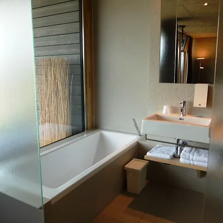 De L'ecluse Superior מלון