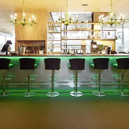 De L'ecluse Superior מלון